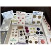 Image 3 : Assortment of vintage buttons, in cards