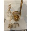 Image 1 : 3 pieces of wicker décor