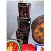 Image 2 : Small collection of vintage tins