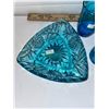 Image 2 : Collection of vintage, blue, glass pieces