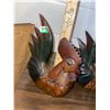 Image 3 : 2 carved, wooden roosters