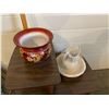 Image 1 : Enamel spittoon and ceramic wash basin with pitcher