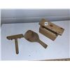 Image 1 : Antique butter press and paddle