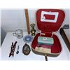 Image 2 : Assorted lot of vintage items, including a telegram, make up case, etc.
