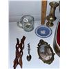 Image 1 : Assorted lot of vintage items