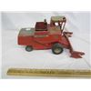 Image 3 : Vintage Ertl Large Massey Ferguson 860 Combine