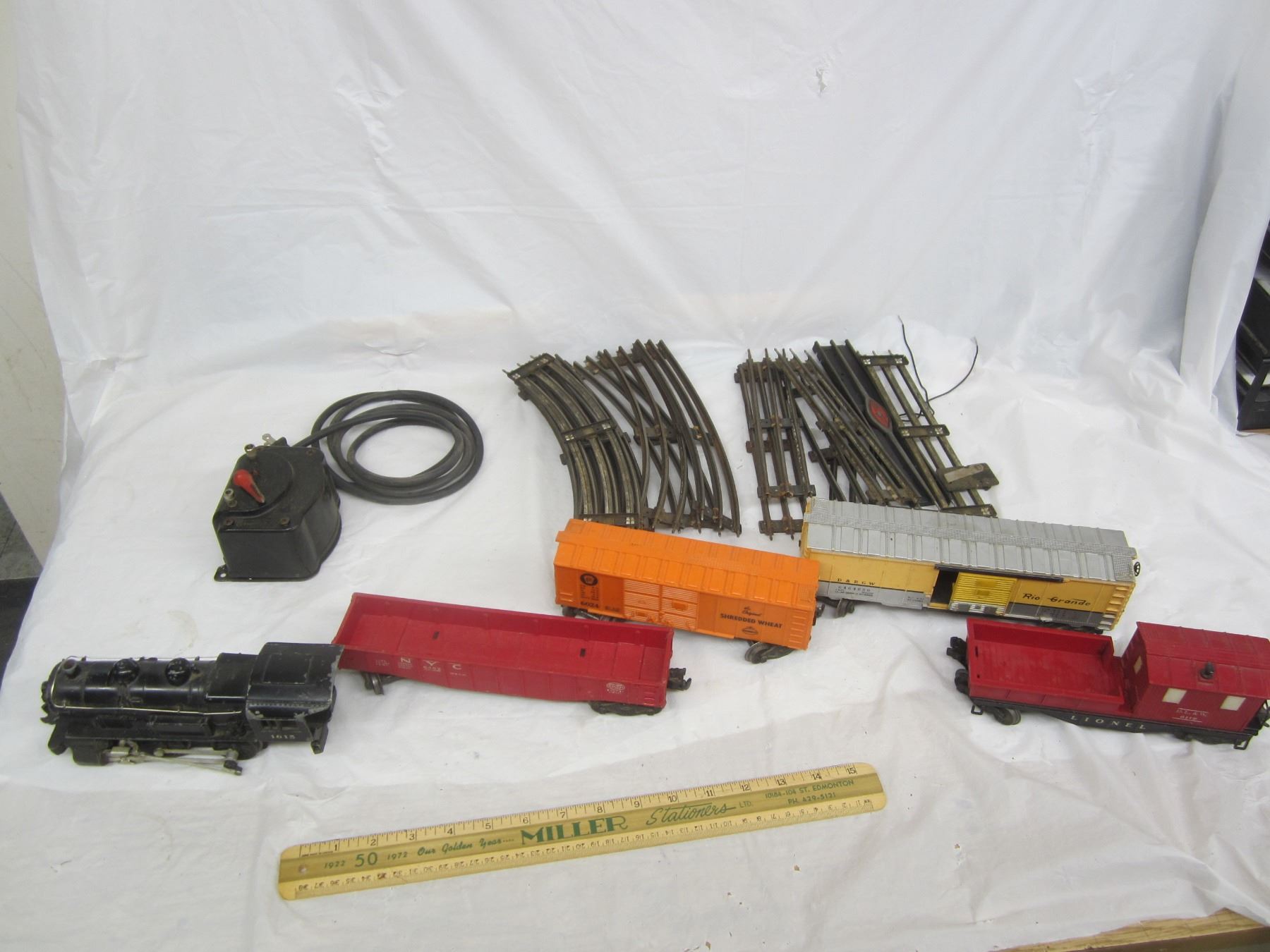 Vintage Lionel Train Set - Schmalz Auctions