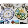 Image 4 : Collection of decorative items - Décor plates, trivets, brass n pewter vases, wooden kiwi figurine, 
