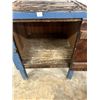 Image 5 : Primitive pine washstand - 25"H x 20"W x 22"D
