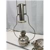Image 5 : Vintage hanging "Aladdin" oil lamp, c/w chimney and retractable ceiling chain - Very Nice - 30"H