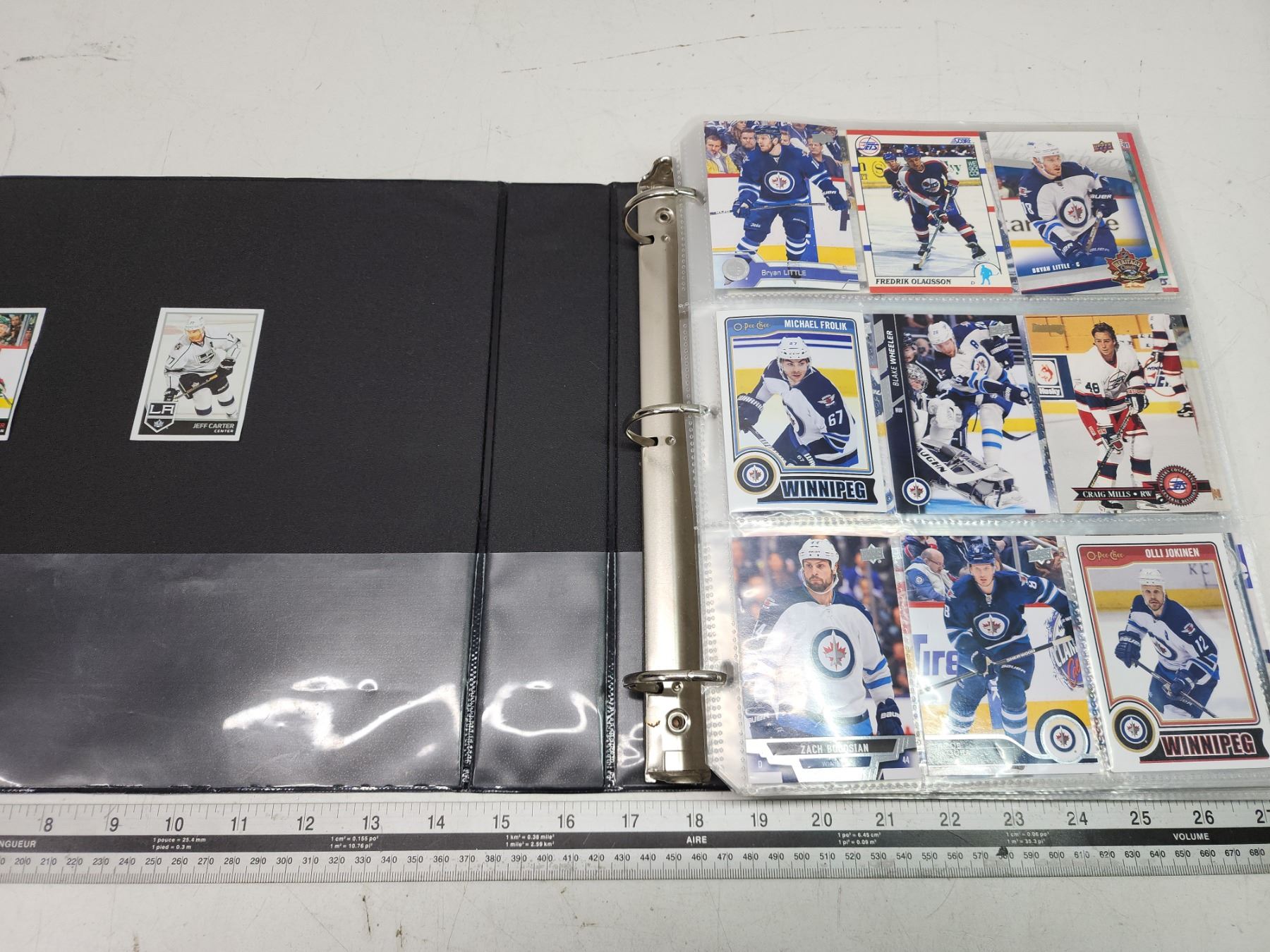 Binder of assorted hockey cards - Schmalz Auctions Binder of assorted hockey cards - Schmalz Auctions