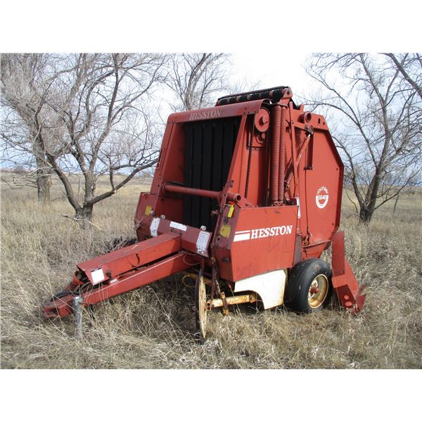 Hesston 5540 Round Baler - Working - Serial Number R5543258 - 1981 Model - With Gathering Wheels - H