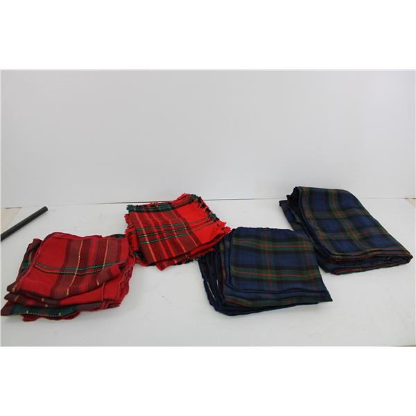 (20+) Cloth Christmas Table Serviettes Napkins: Tartan Themed Table Cloth & Matching Napkins