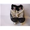 Image 6 : (2) Pairs of Hockey Skates-size 8 Y