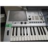 Image 2 : Yamaha E403 electronic keyboard with stand