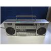 Image 1 : Realistic radio