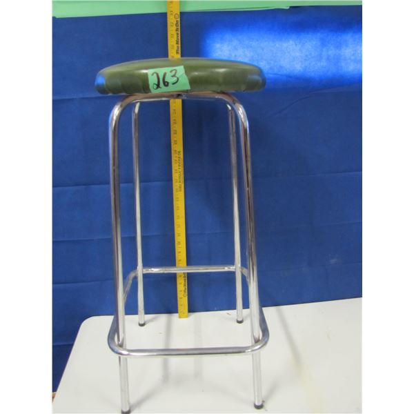 Lot of two stools