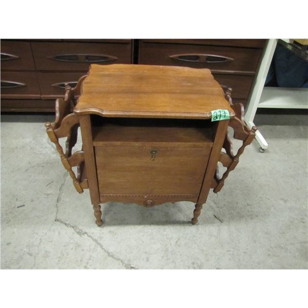 Vintage side table / magazine rack