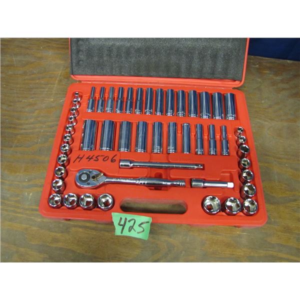 gel Cased metric and SAE socket set