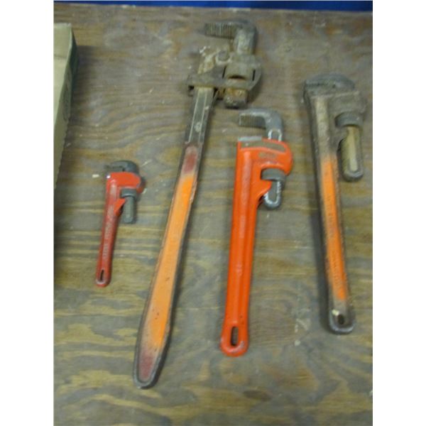 Pipe wrenches