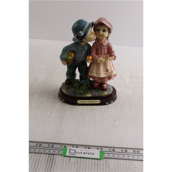Victoria Collection Figurine - Bodnarus Auctioneering