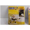Image 2 : (2) Kenner Starting Lineup Hockey Figurines - Sealed