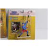 Image 3 : (2) Kenner Starting Lineup Hockey Figurines - Sealed