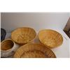 Image 4 : (7) Woven Baskets, (2) Wood Bowls
