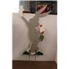 Image 5 : *Bugs Bunny Wooden Lawn Ornament - 11" Spikes, 48" H