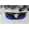 Image 2 : (12) - UV 400 Looks Sunglasses (blue & black lenses)