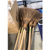 Image 2 : 8 COCONUT PALM BROOMS