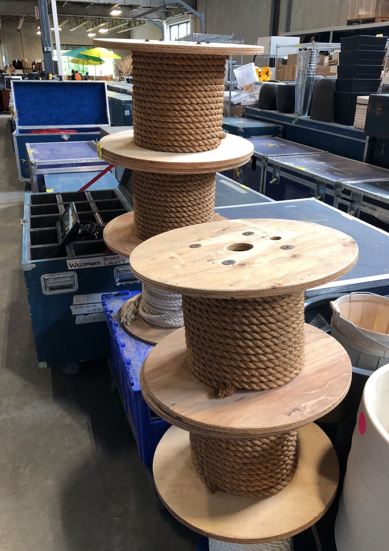 6 SPOOLS OF MARINE ROPE AND BLUE CONTAINER WITH CUT OFF FESTOON LIGHTS ...