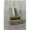 Image 2 : Old Valet Razor In Brass Box