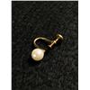 Image 2 : Classic Vintage 14K Gold Genuine Pearl Earrings