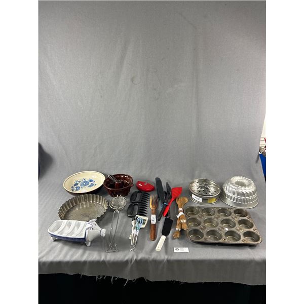 Baking lot Cake Pans, Utensils, Ceramic bowls & more