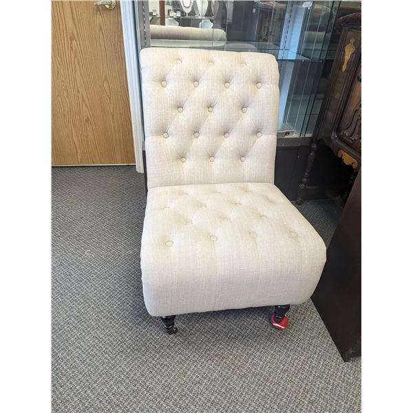 Very Nice Cream Tufted Sitting Chair Excellent Condition Out of Local Estate NO SHIPPING