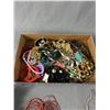 Image 2 : Nice Tray Lot of Vintage Jewelry