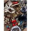 Image 2 : Nice Tray Lot of Vintage Jewelry