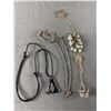 Image 2 : Nice Lot of Vintage Jewelry, Necklaces, Brooches, etc