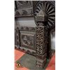 Image 2 : CARVED WOODEN QUEEN SIZE BED WITH HEADBOARD AND