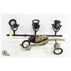 Image 1 : 2 CEILING/WALL LIGHT FIXTURES