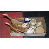 Image 1 : FLAT OF ASSORTED DECOR INCLUDING
