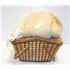 Image 1 : ANGORA WOOL THROW BLANKET WITH RATTAN PICNIC
