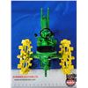 Image 4 : JOHN DEERE Model G Tractor "Prestige Collection" (Scale 1:16) (Box 7"H x 11"W x 7"D) (SEE PICS!)