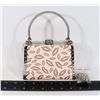 Image 1 : NEW SPARKLE IVORY WITH PINK LIP DESIGN EVENING BAG