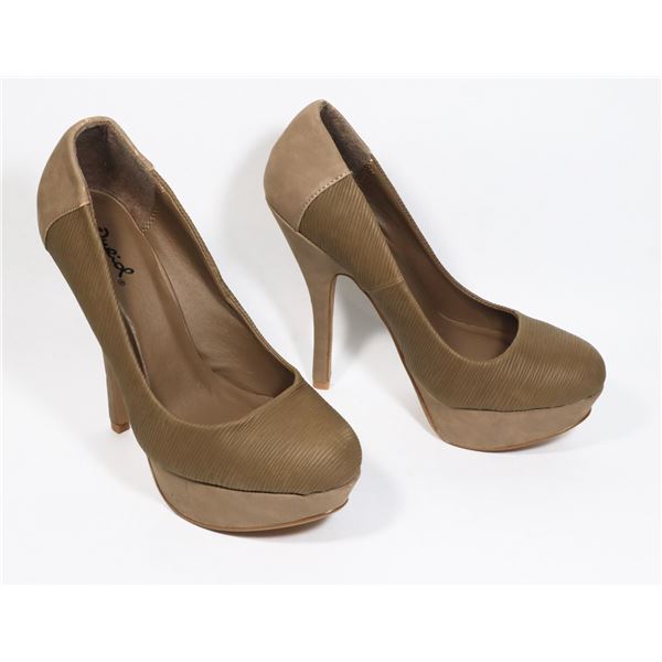 WOMENS QUPID HIGH HEEL SHOES SIZE 6.5