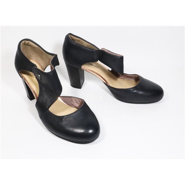 HUSH PUPPIES- WOMEN'S BLACK LEATHER SIZE 8