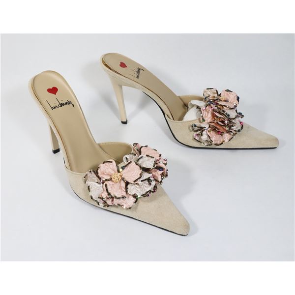 DISPLAY MODEL LUICHINY SIZE 8 HEELS