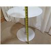 Image 8 : Round Tempered Glass Pedestal Table 17" Dia, Adjustable Height