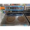 Image 2 : Maytag YMER8800FZ Range, Electric, 30 inch Exterior Width, Self Clean, Convection, 5 Burners, 6.4 cu